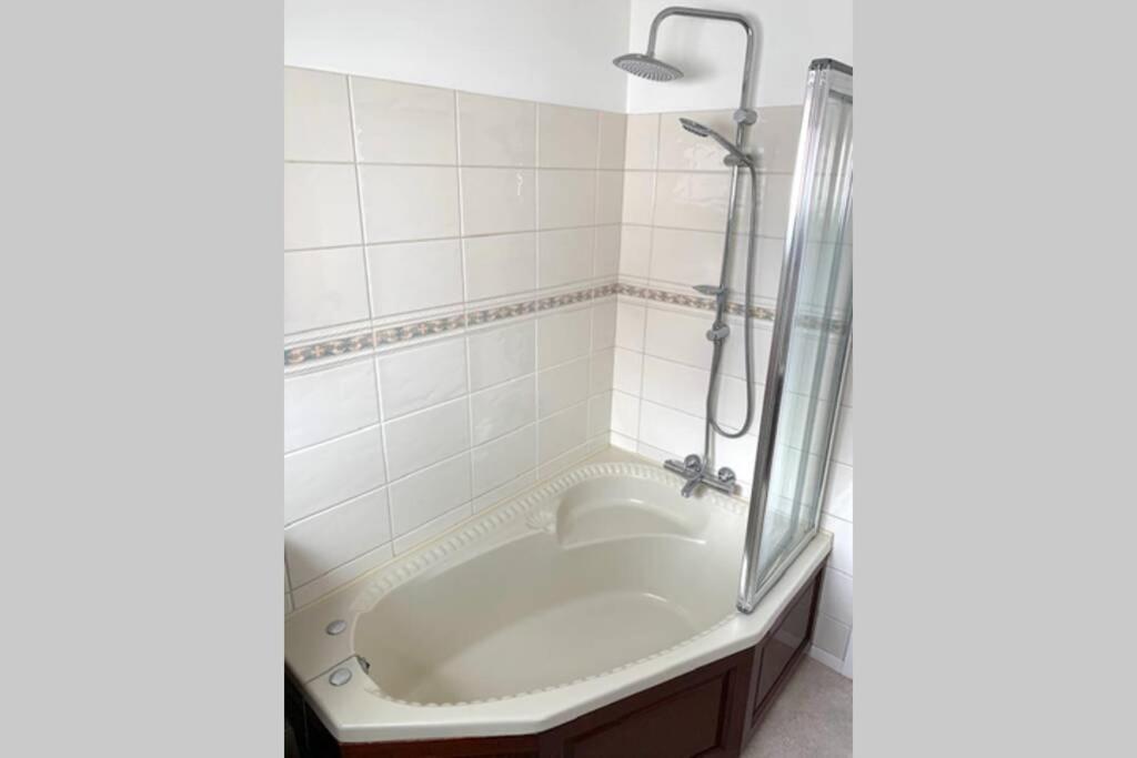 Stratford Upon Avon: 2 Bed Town Centre Apartment, Parking For One Car Kültér fotó